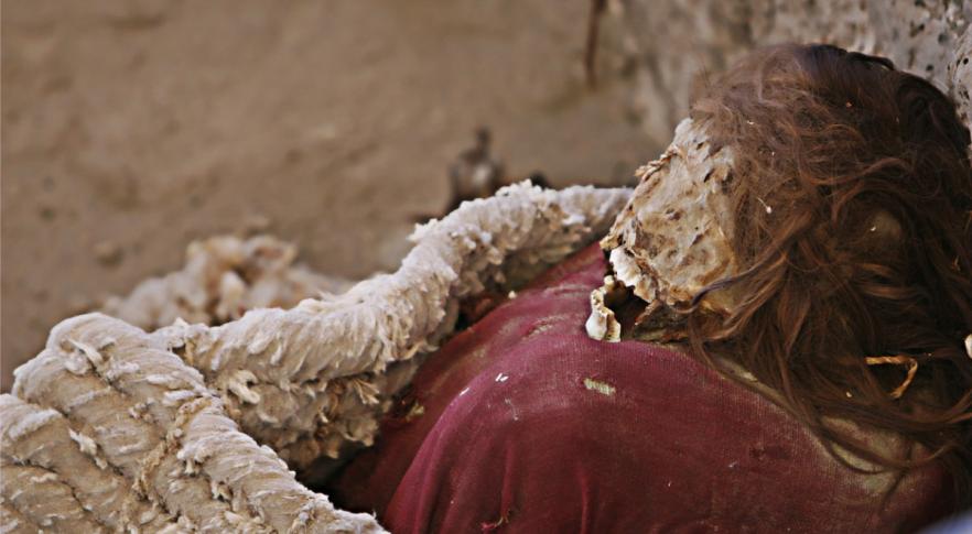 Descubren una momia de 3 mil años bajo 8 toneladas de basura