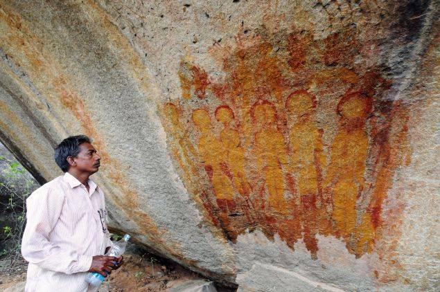 Increíble: Hallan en la India pinturas rupestres de 10 mil años de antigüedad con 'ovnis' y 'alienígenas'-0