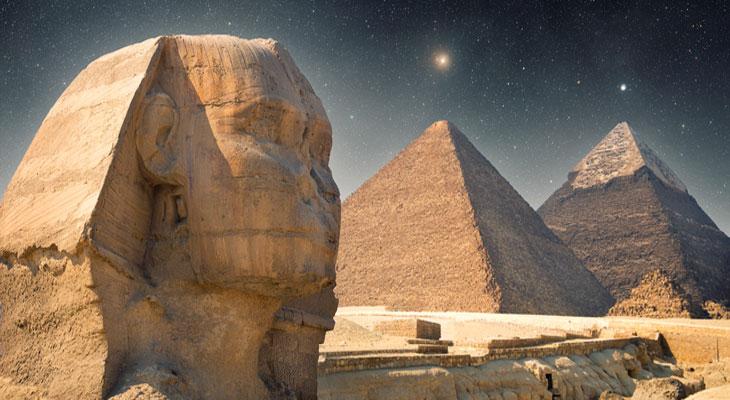 Un trono de hierro alienígena en las pirámides de Egipto-0